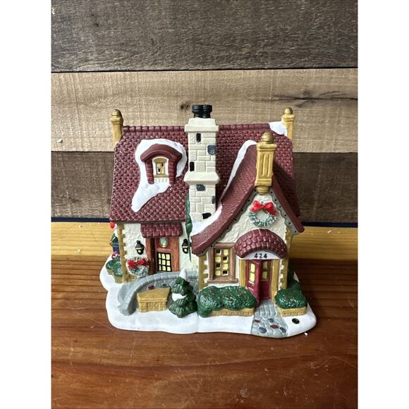 St. Nicholas Village Honeybee Florist In Box - Picture 1 of 7